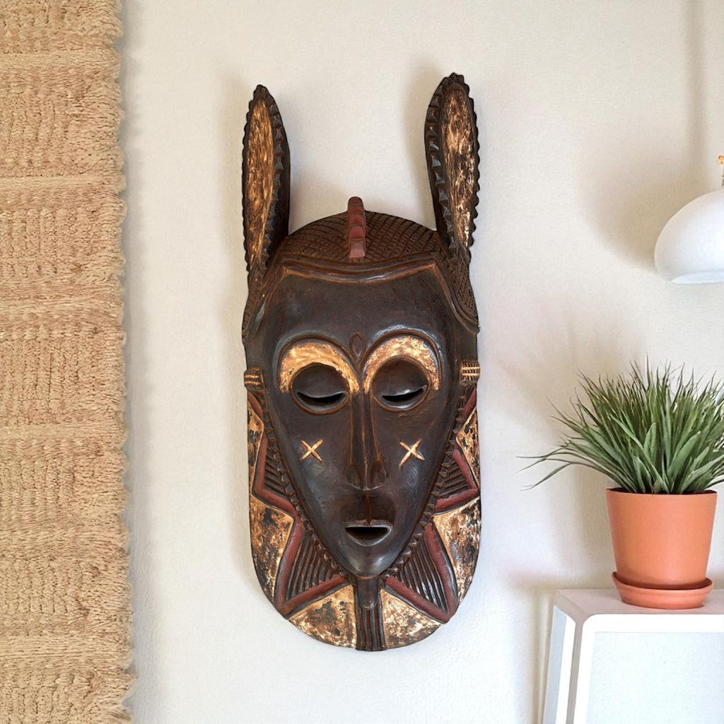 Mask Luluwa - The Listener